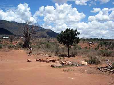 Schulgelände in den Bergen