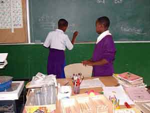 Taubstumme Schüler in der Mwanga School for the Deaf